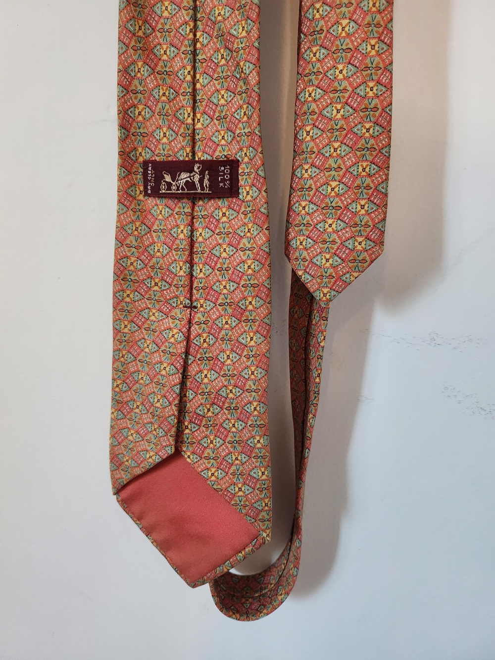 Designer Authetic Hermes 100% Silk Coral and Light Blue Geometric Silk Tie - Picture 7 of 11